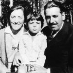 Pilar  de Zubiaurre con su esposo y su hijo Leopoldo.